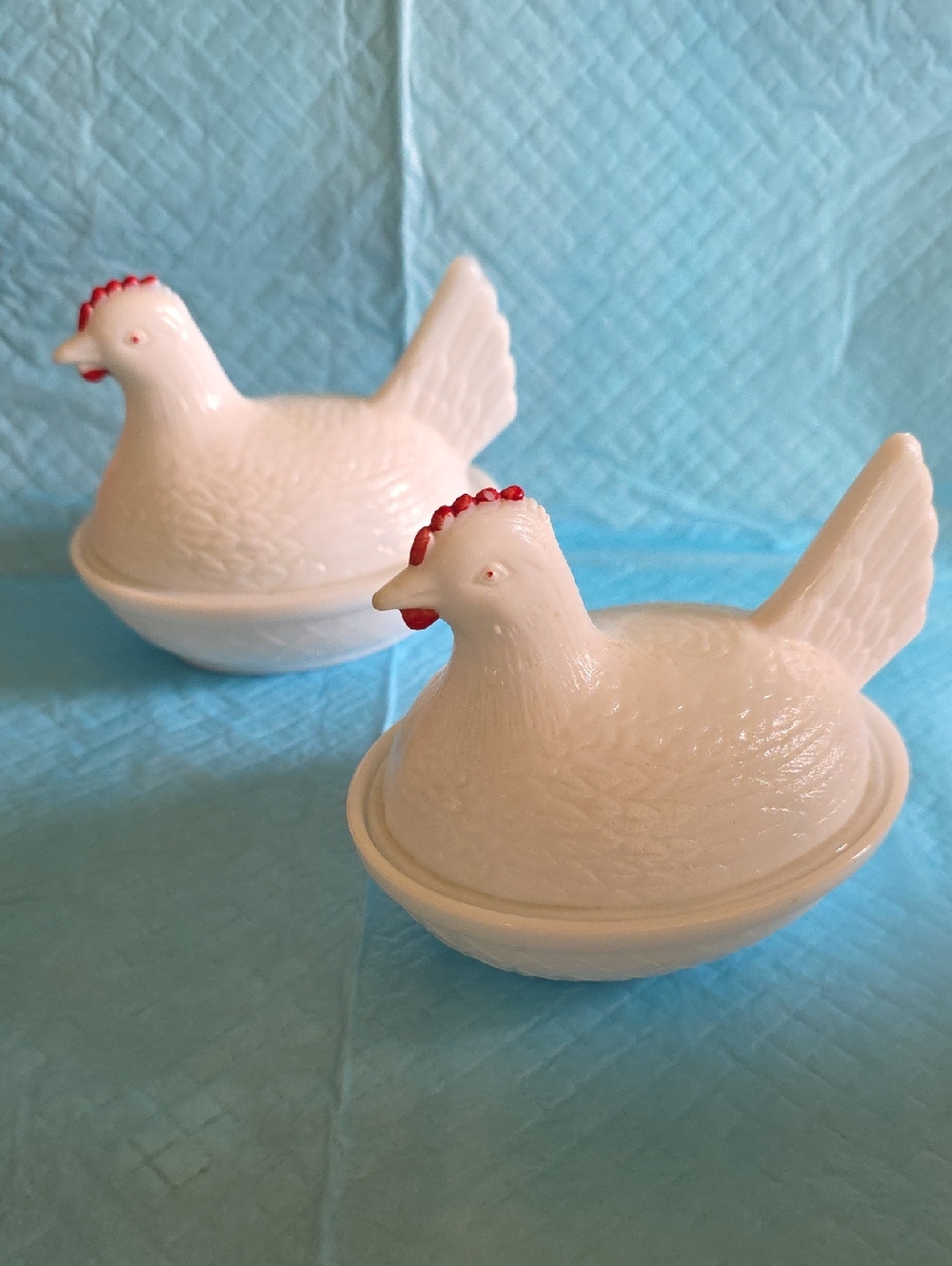 2 Milk Glass Hens On Nest. Vintage Very Cute